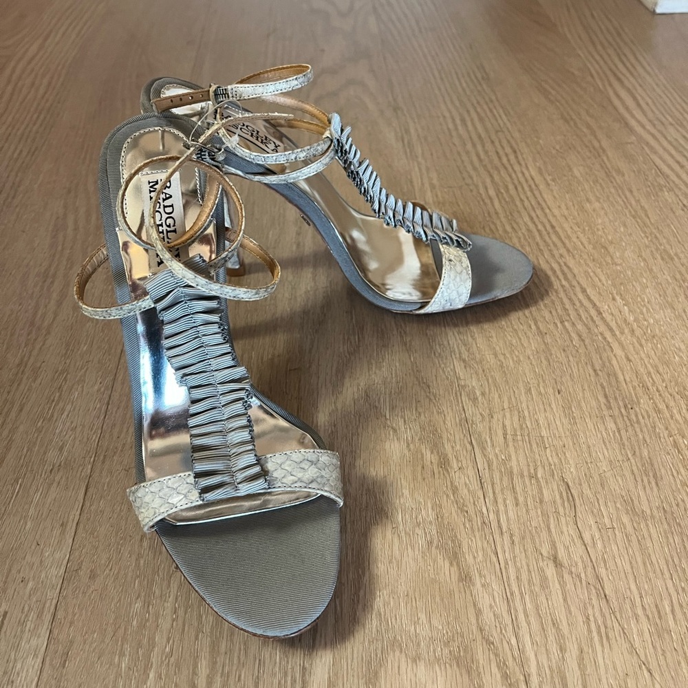 Badgley Mischka Women's Beautiful Snakeskin Ankle Strap High Heels Size 8